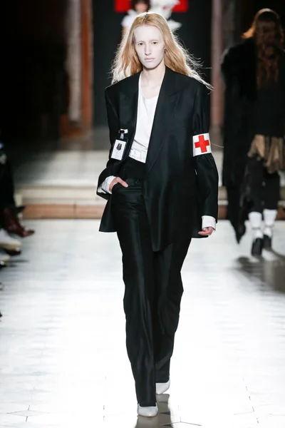 Look 37